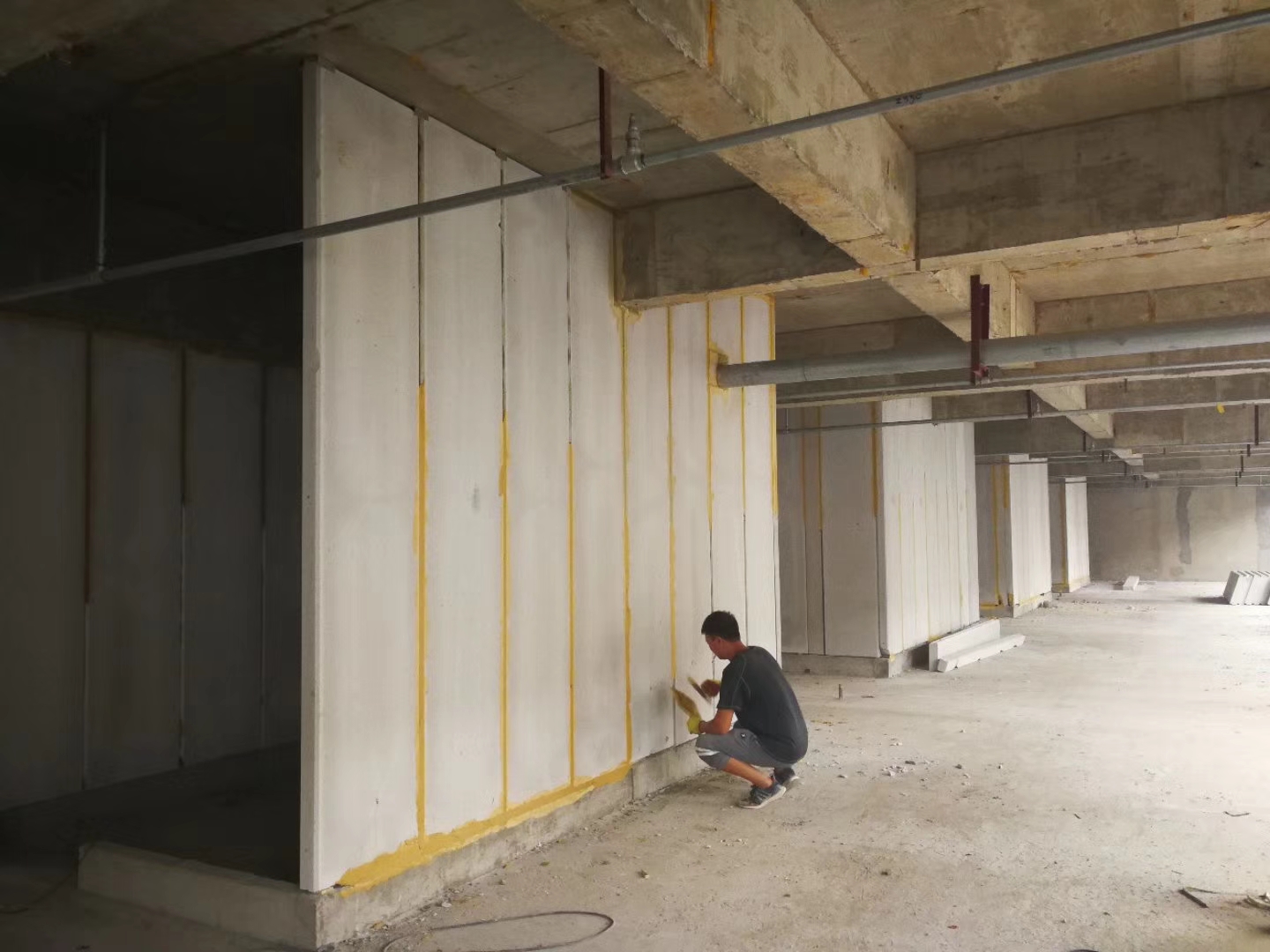 武汉无机发泡轻骨料混凝土隔墙板施工技术性能研究